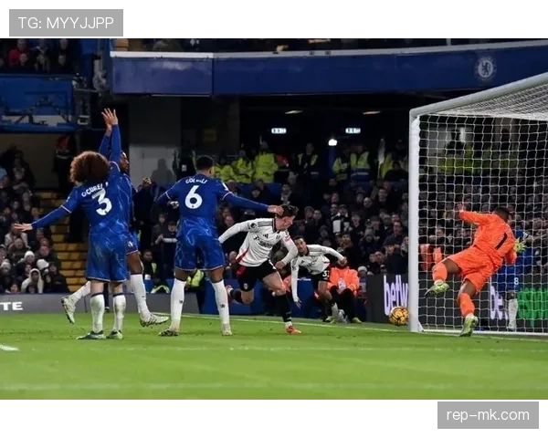 切尔西阵容增强却表现下滑，矛盾局面对赛季走势形成制约